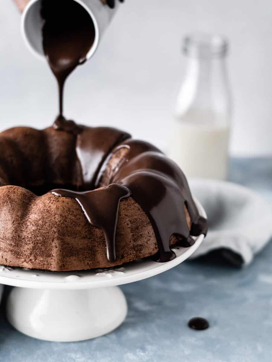 Não precisa de farinha para fazer este bolo de chocolate e coco