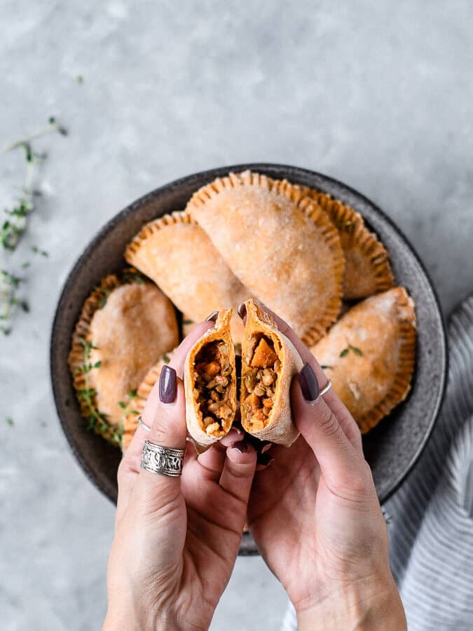 Korova 71 - Cansado daquela comida de sempre? Aqui você encontra comidas  diferentes e deliciosas, assim como nossas empanadas doces, salgadas,  vegetarianas ou veganas, agora com nova massa e novos recheios; e